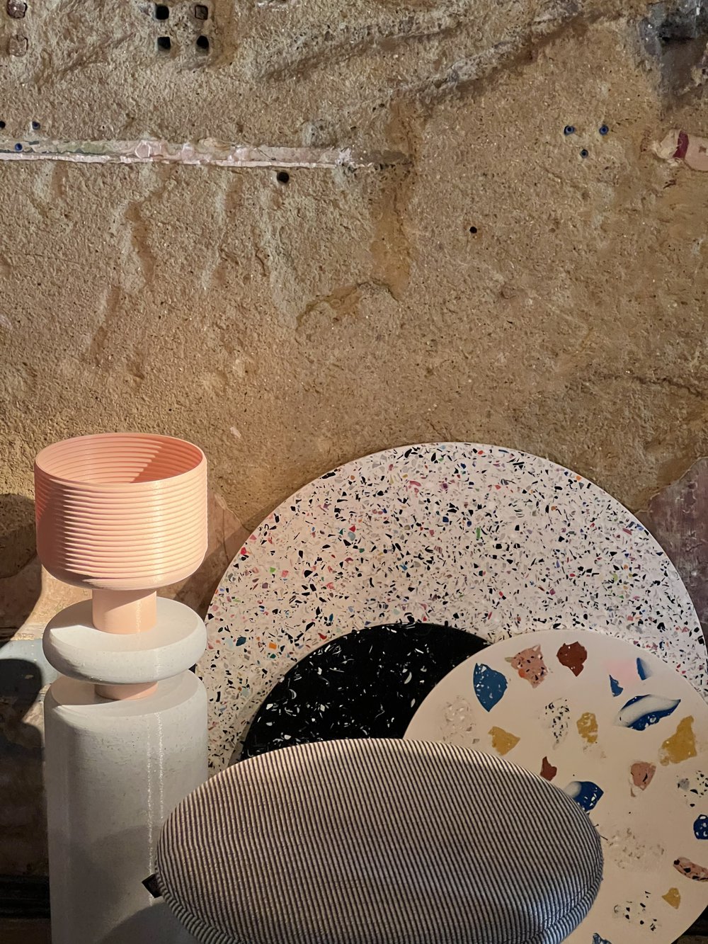 Terrazzo plates made from waste plastics